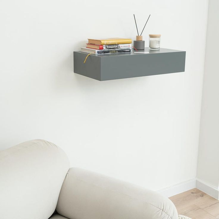 KONSOLE MIT GEHEIMEM STAURAUM