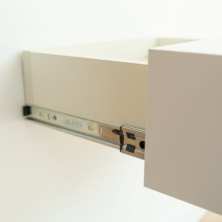 KONSOLE MIT GEHEIMEM STAURAUM