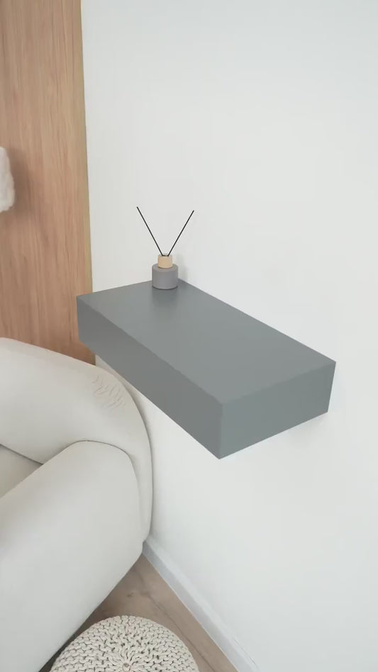 KONSOLE MIT GEHEIMEM STAURAUM